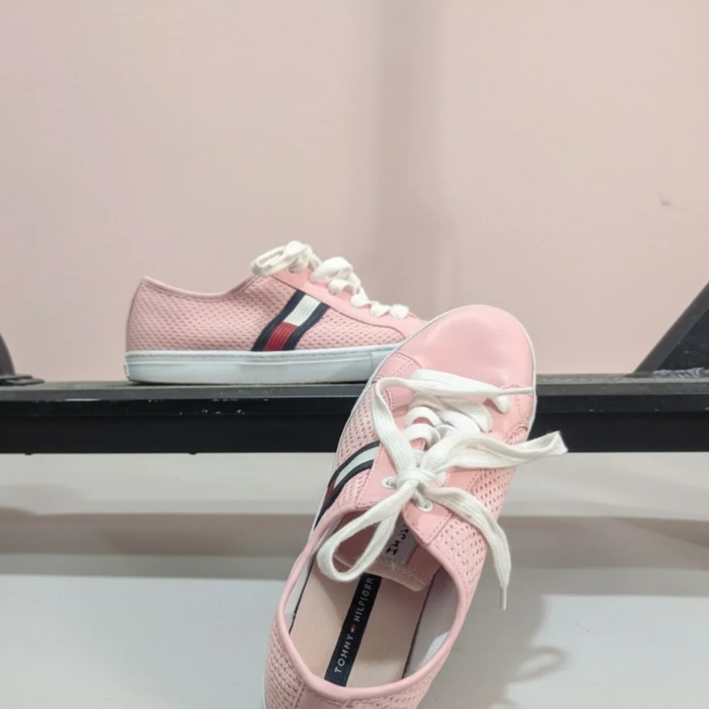 Tommy Hilfinger Pink and White Sneakers Size 7 - Picture 1 of 5